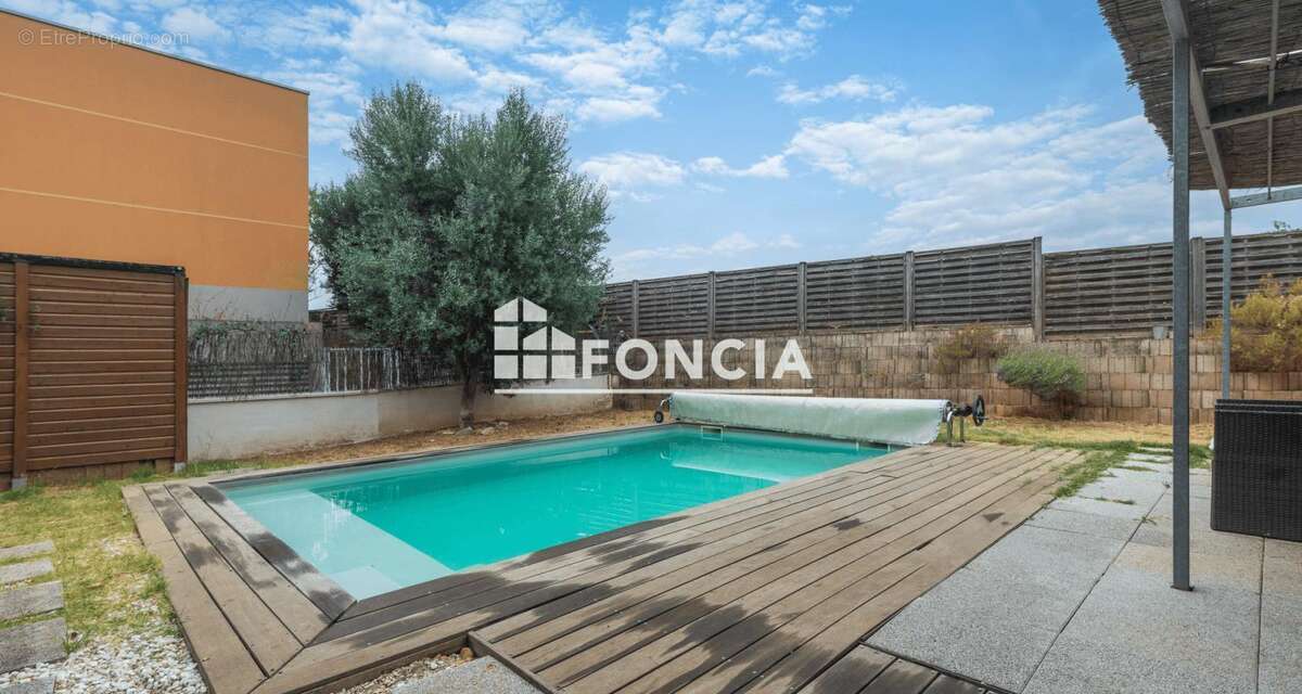 Et si votre prochain appartement vous offrait les prestations d’une maison ? Jardin, terrasses et piscine privée vous attendent - photo 3