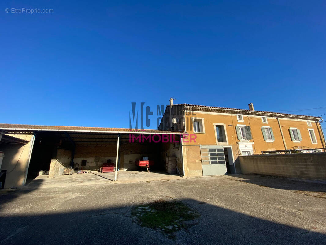 Maison à ENTRAIGUES-SUR-LA-SORGUE