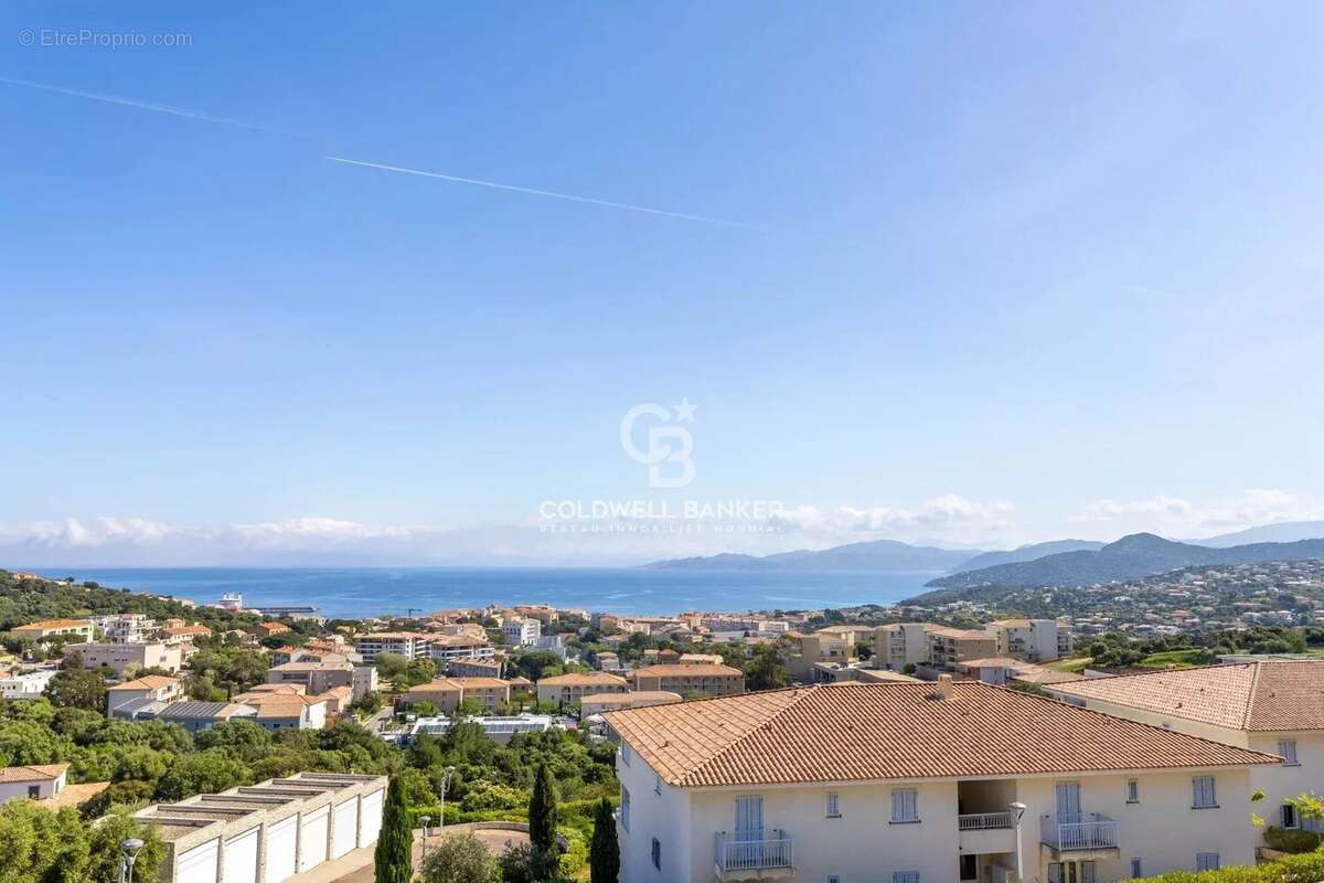 L'ile-rousse - Charmant T3 standing - vue mer imprenable - cave, parking & garage - photo 4