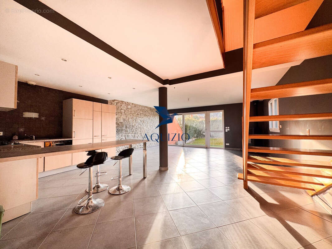 Appartement à LA ROCHE-SUR-FORON