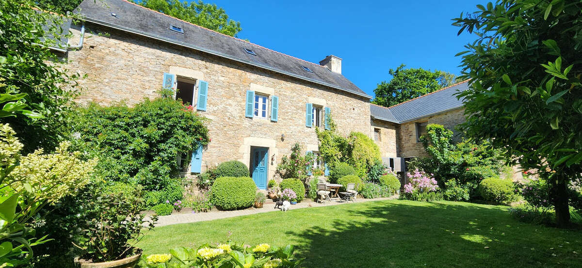 Propriété de caractère rénovée avec 2.5 hectares environ de terrain - photo 3