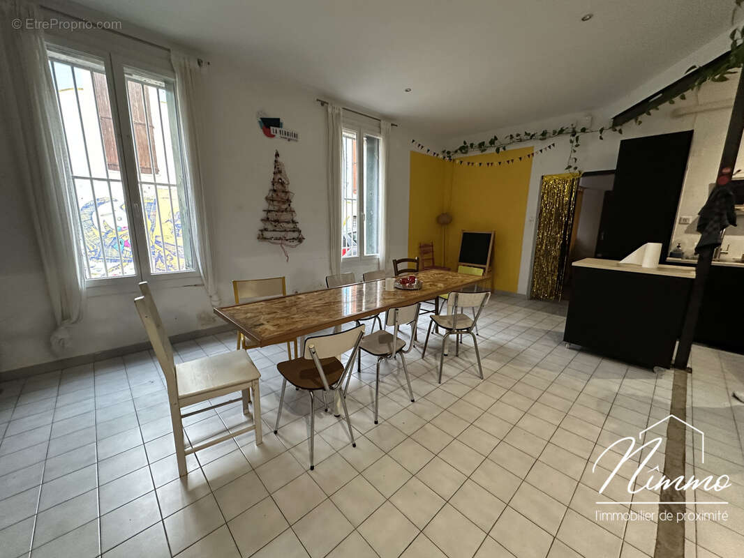 Nimes croix de fer immeuble en pleine propriete 300m2 avec cour interieure - photo 4