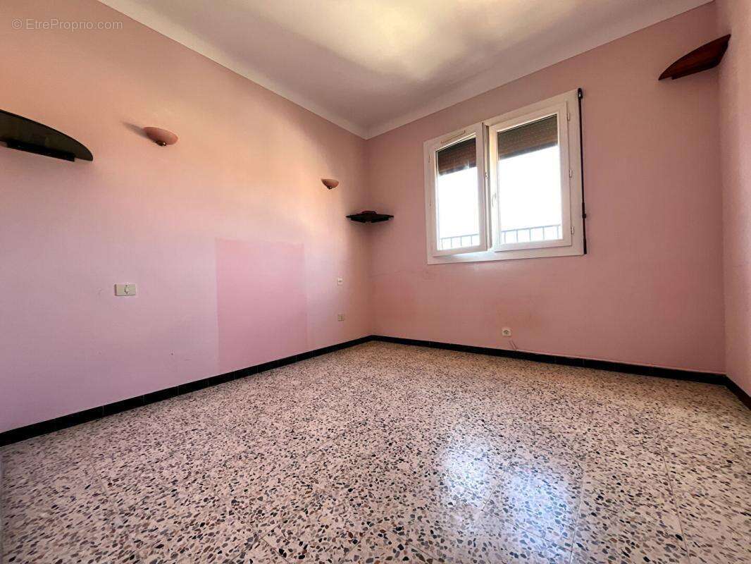 Maison à PEZILLA-LA-RIVIERE