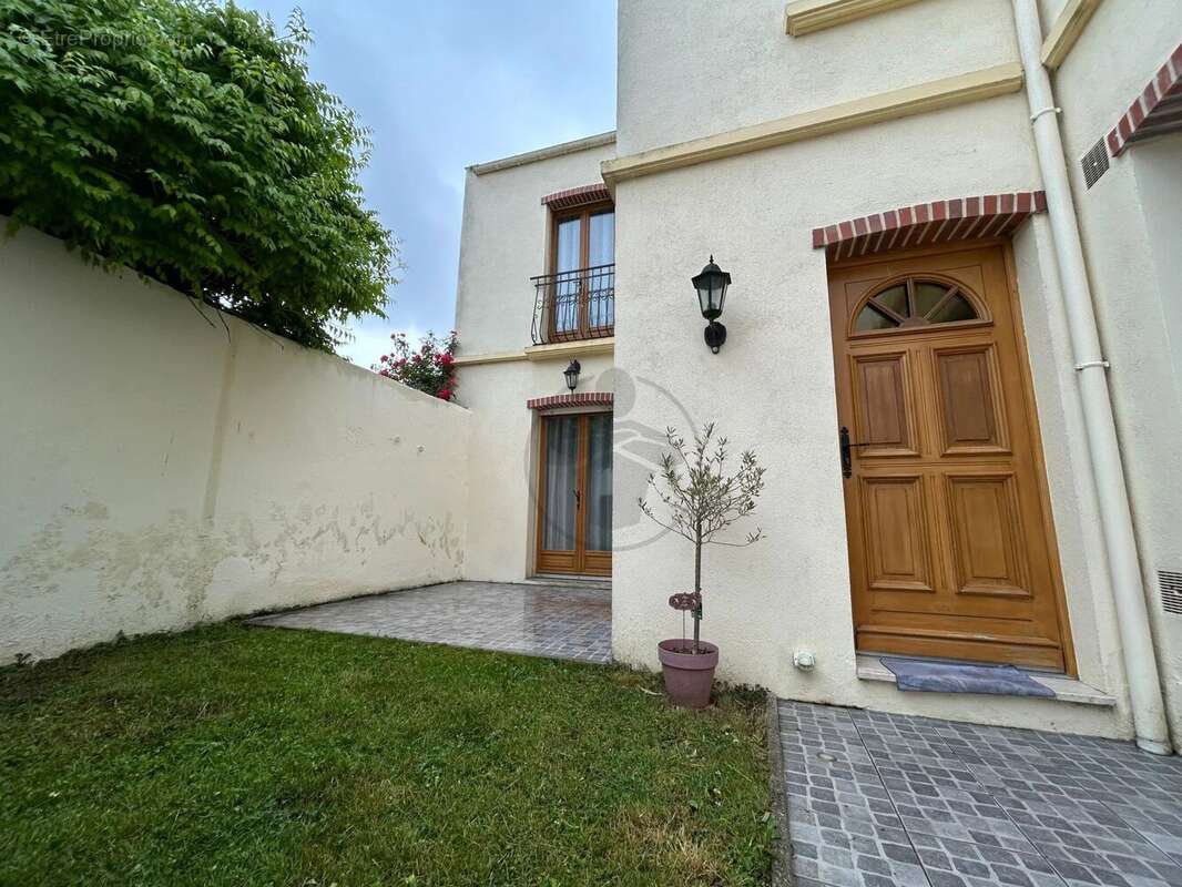 Maison à SAINT-QUENTIN