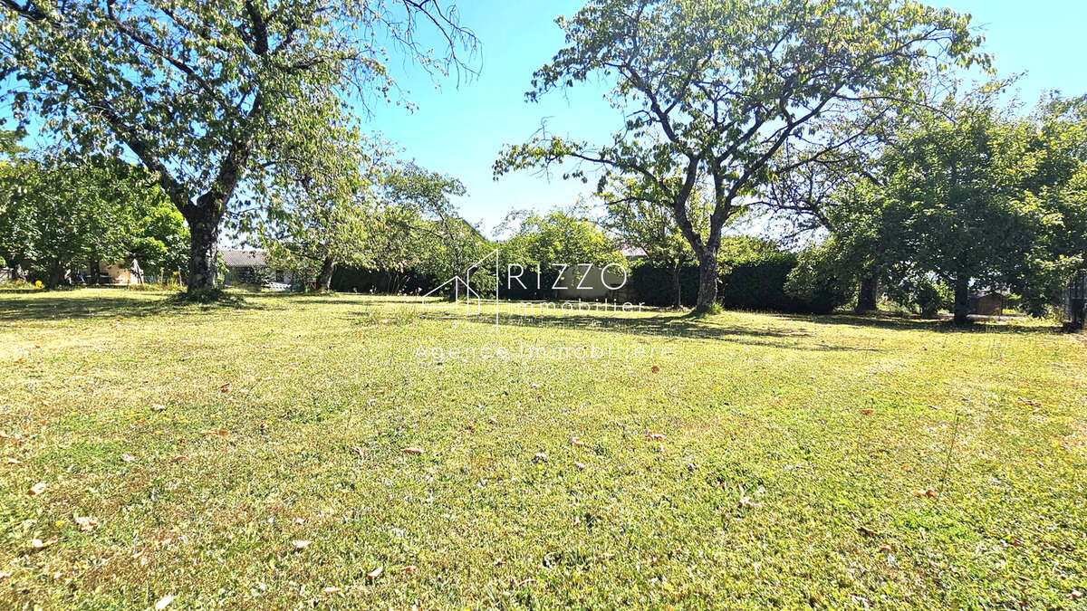 952m2 de terrain à bâtir pour 1 ou 2 maisons - photo 6