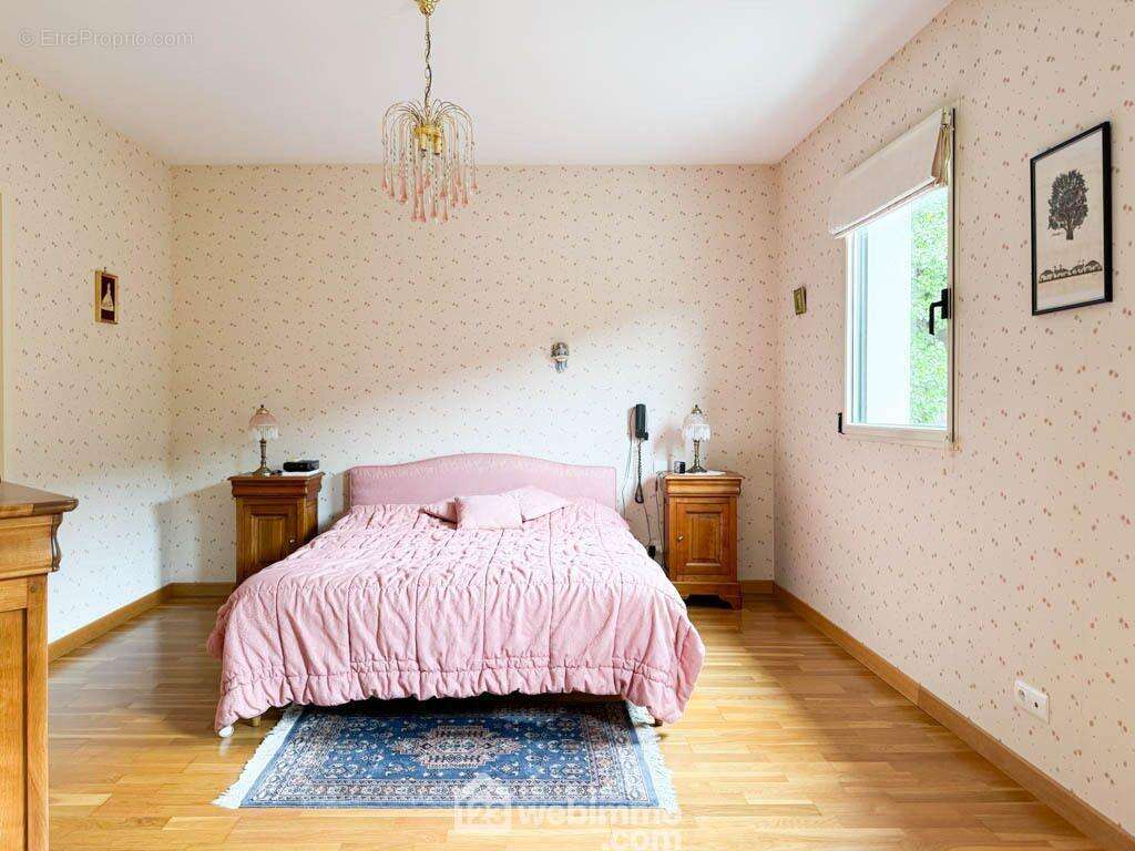 ...avec une chambre de 16.20m²... - Maison à CHOLET