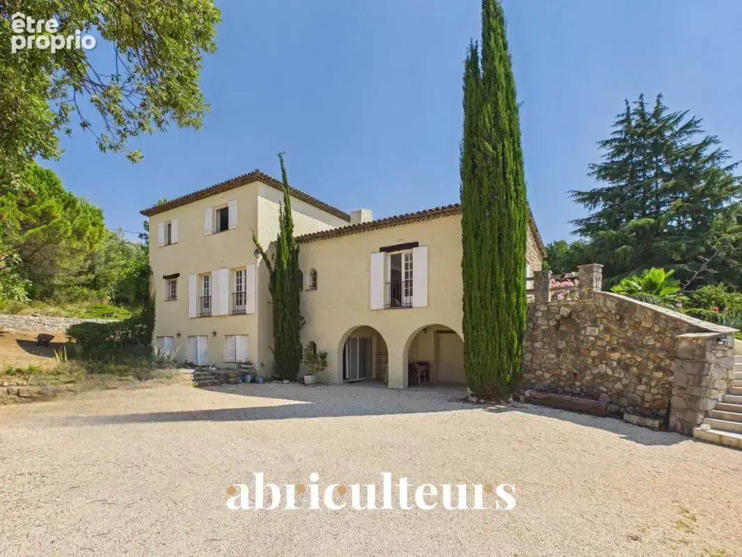 Peymeinade – Bastide provençale de 345 m² avec vue panoramique - photo 3