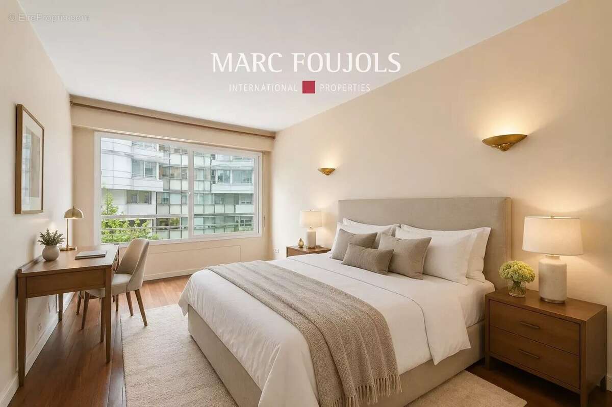 Appartement à PARIS-16E