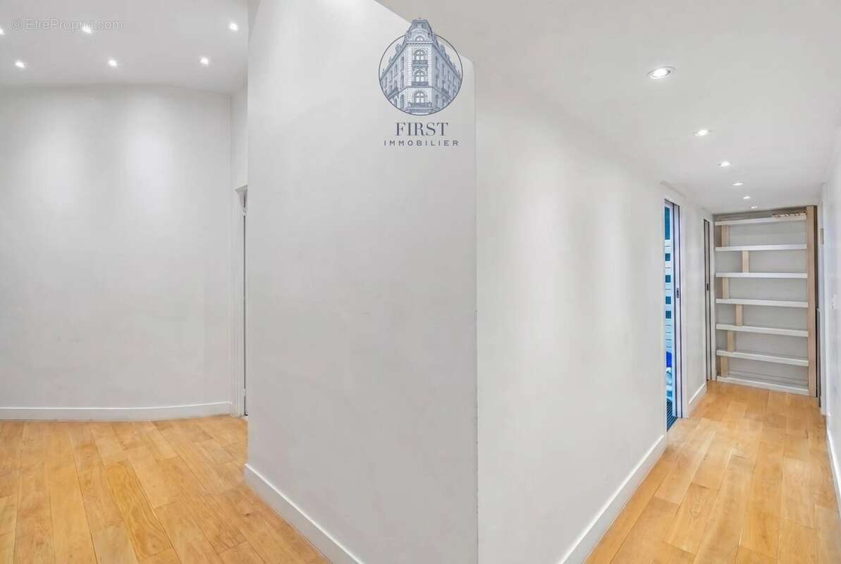 Appartement à PARIS-8E