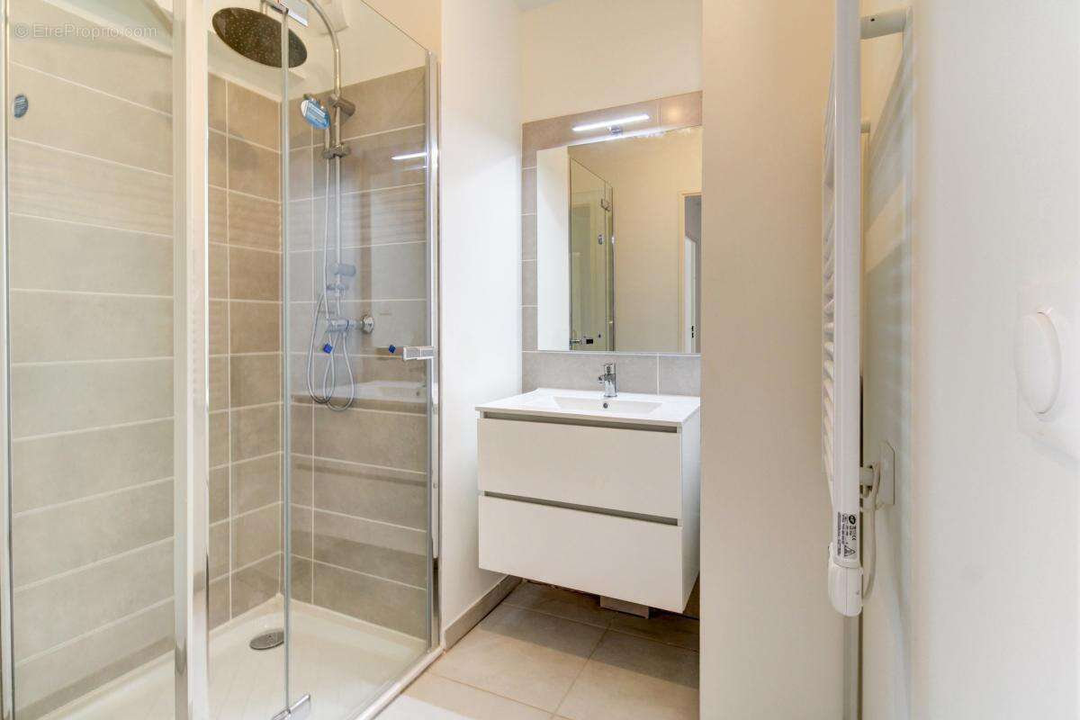 Appartement à GILETTE