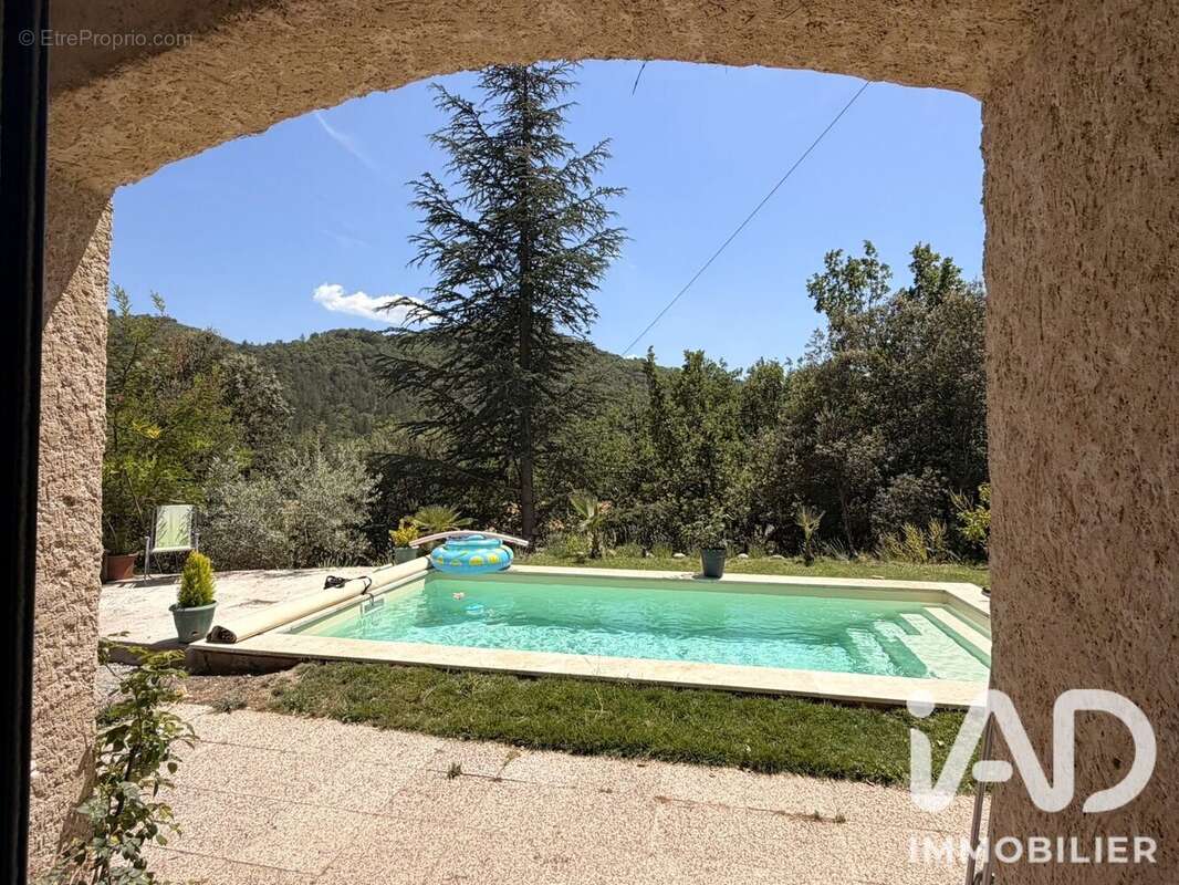 Photo 7 - Maison à LE CASTELLET