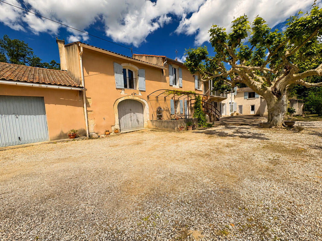Maison à EYRAGUES