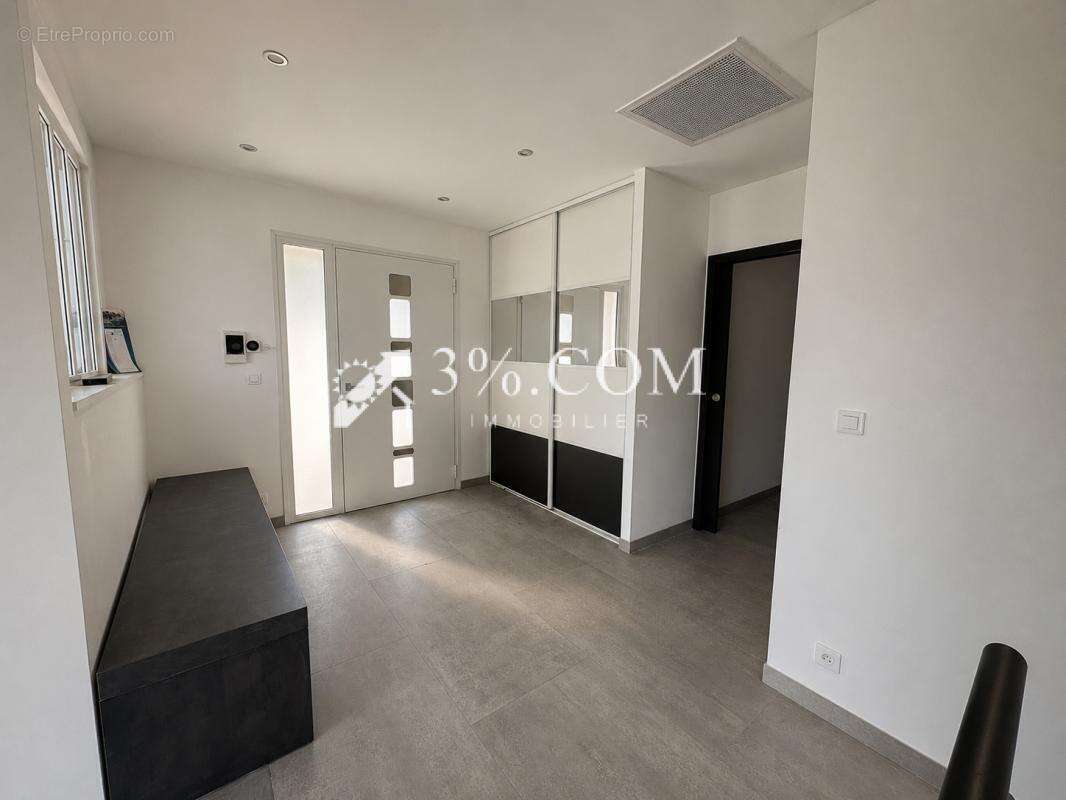 Plain -pied 160 m2 - 3 chambres - parcelle 919 m2  - garage - photo 6