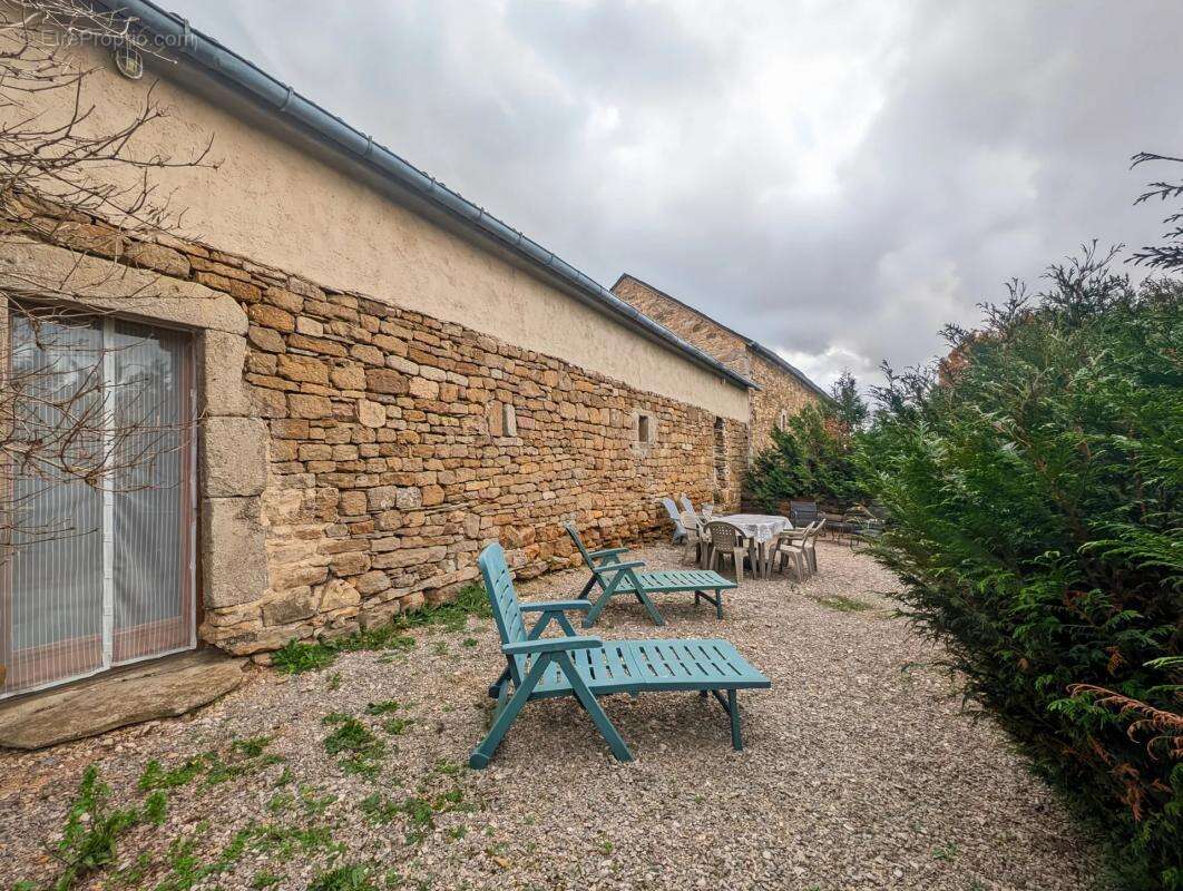 Maison à SAINT-BEAUZELY