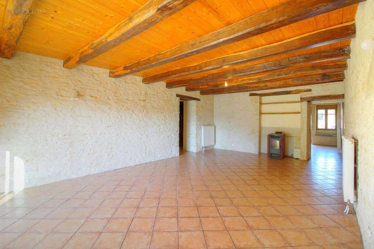 Maison à FONTAINE-FRANCAISE