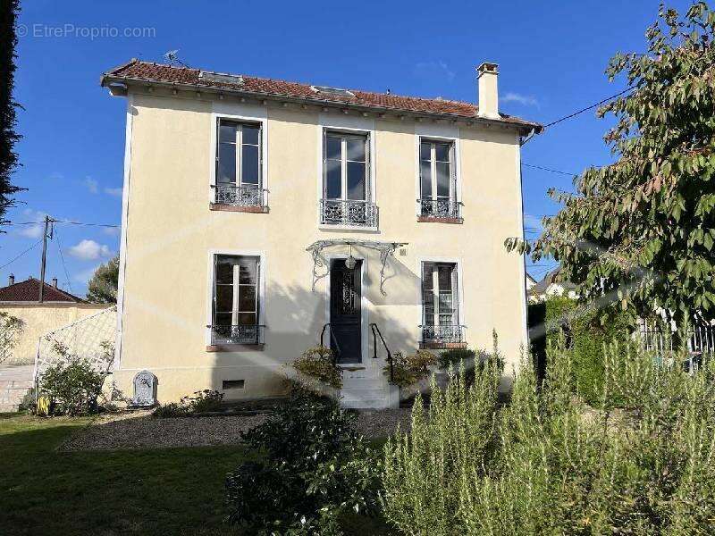 Maison à COMBS-LA-VILLE