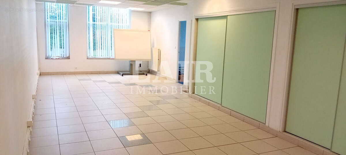 Commerce à CONDE-SUR-SARTHE