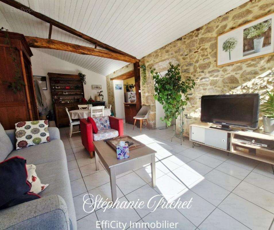 Maison à SAINT-GEORGES-DE-POINTINDOUX