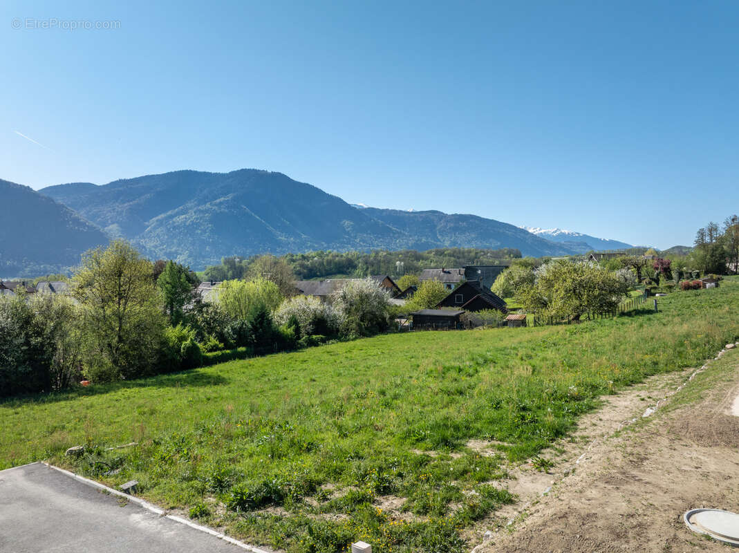 Terrain à CHAMOUSSET
