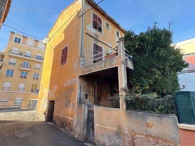 Appartement à SAINT-LAURENT-DU-VAR