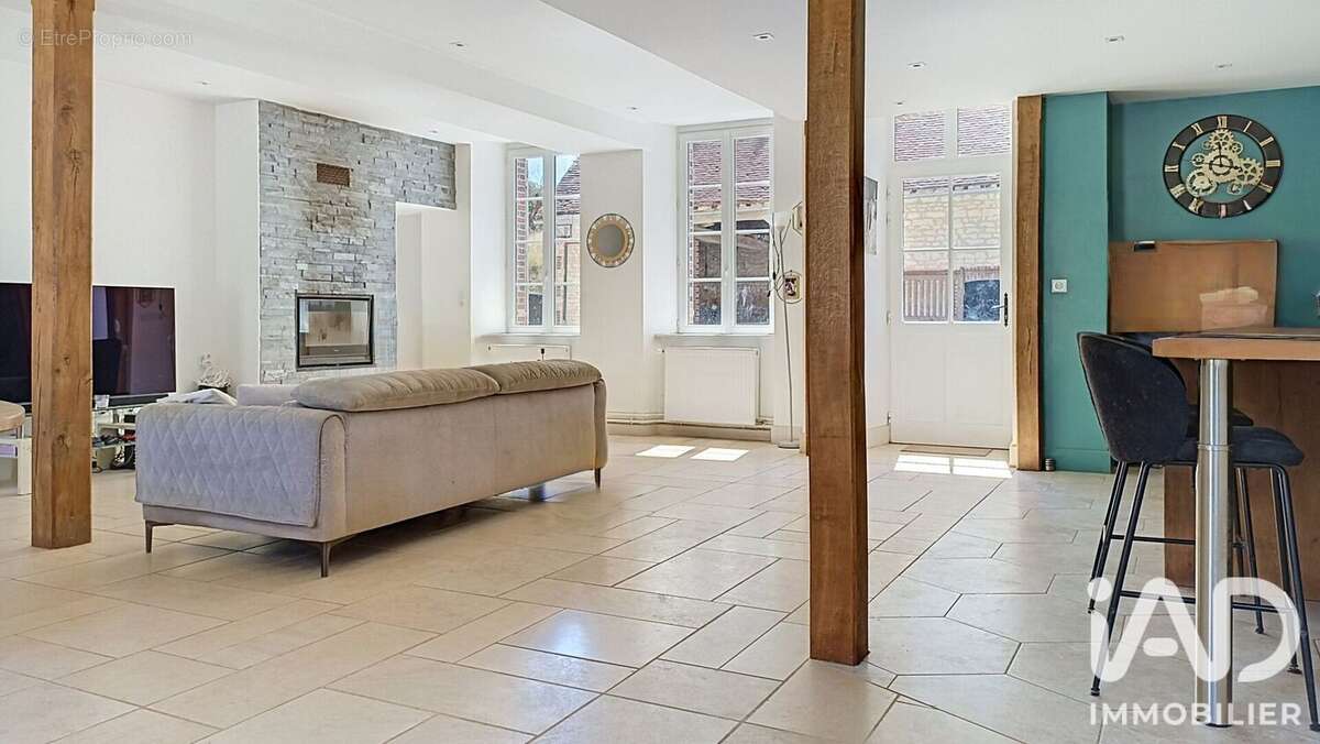 Maison 167 m² à Les Ormes  - photo 6
