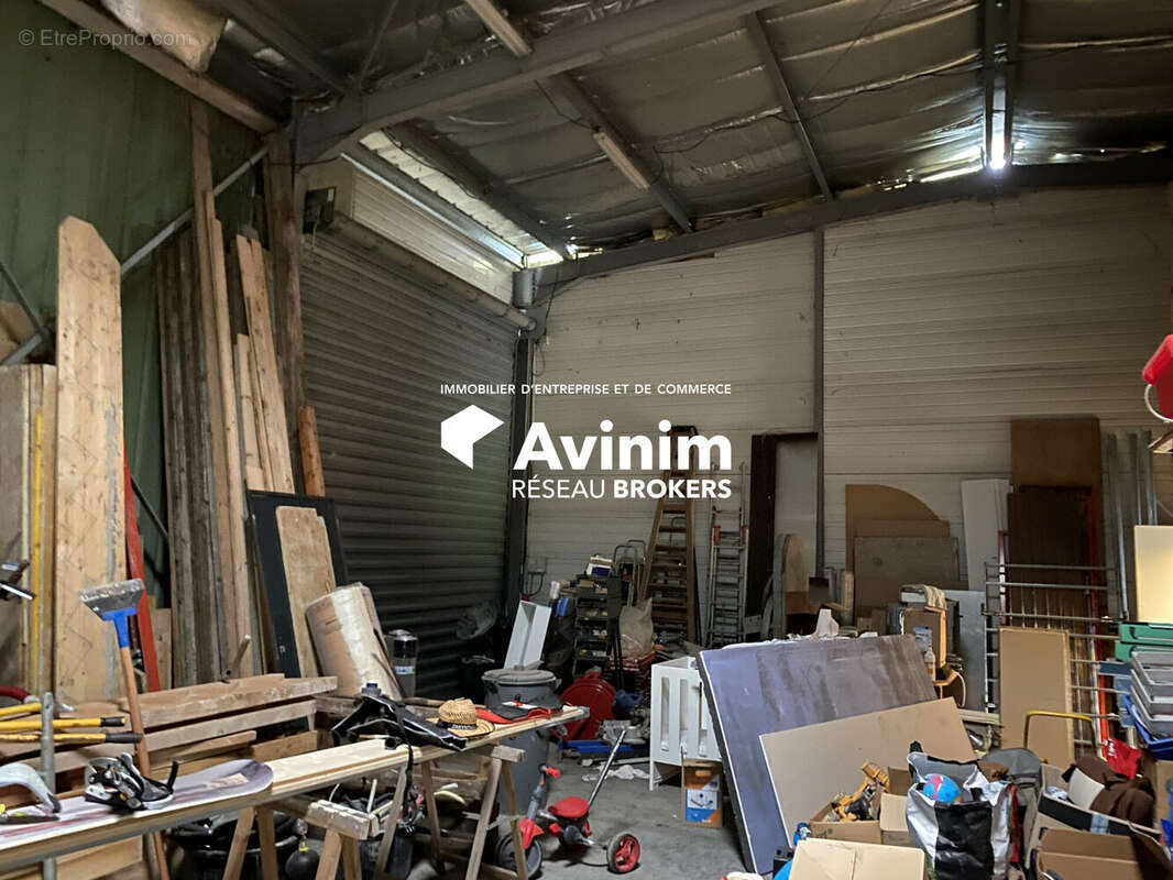 Commerce à SAINT-NAZAIRE-LES-EYMES