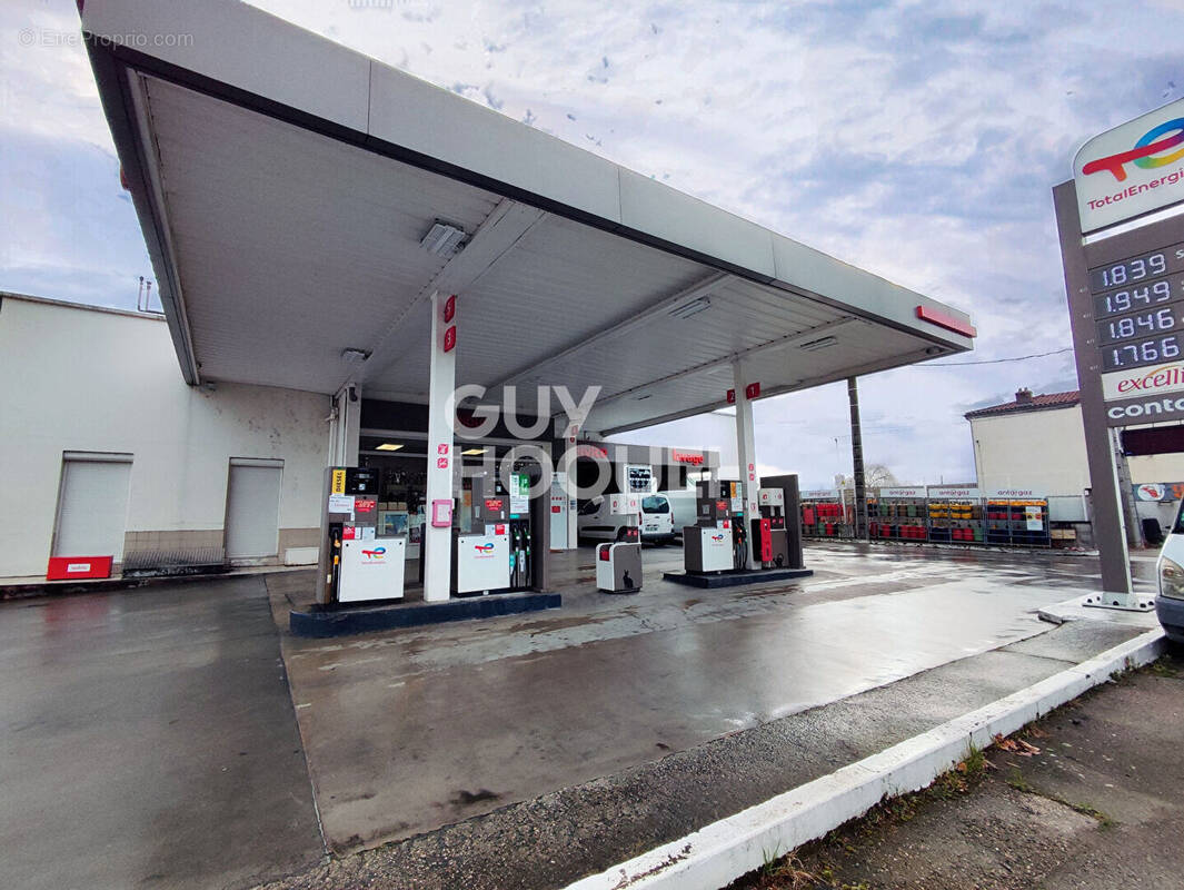 Commerce à SAVIGNEUX