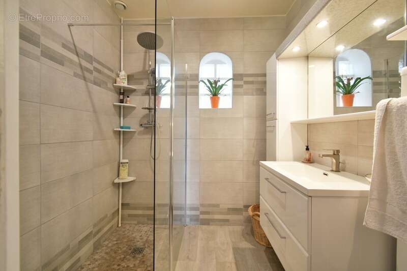 Maison à MONTMORT-LUCY