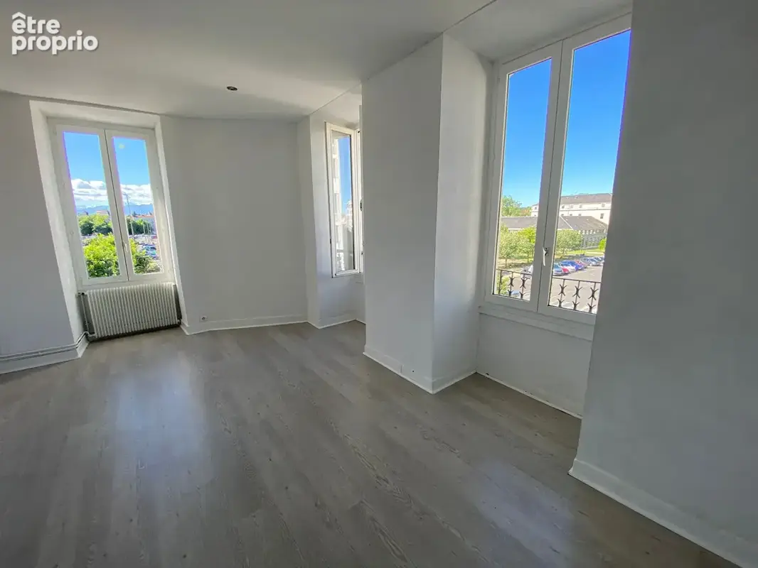 Vue Pyrénées - Appartement  4 pièces - 115 m2 - Secteur Place de Verdun - Lamartine - photo 9