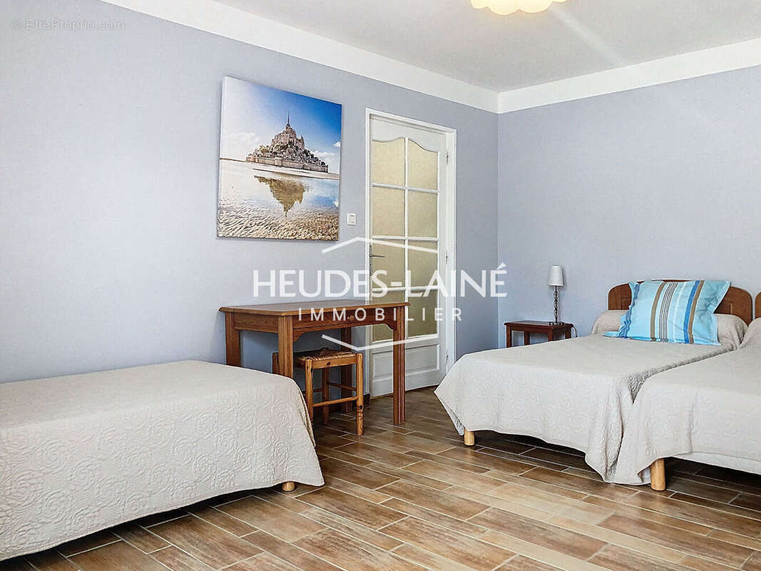 SAINT JEAN LE THOMAS - ensemble immobilier à vendre - maison et gîte à vendre - 50530 - photo 9