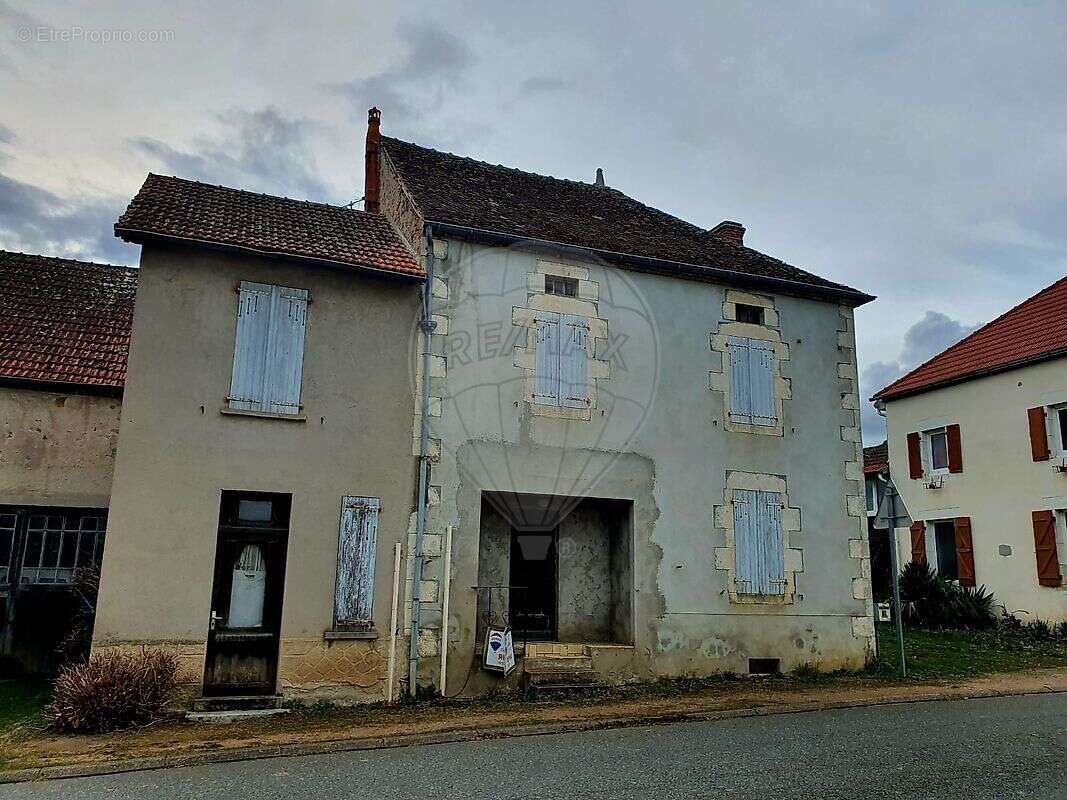 Maison à LALIZOLLE