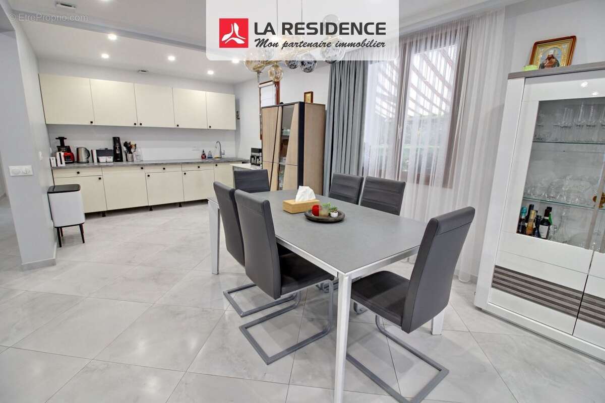 Maison à VAUX-SUR-SEINE