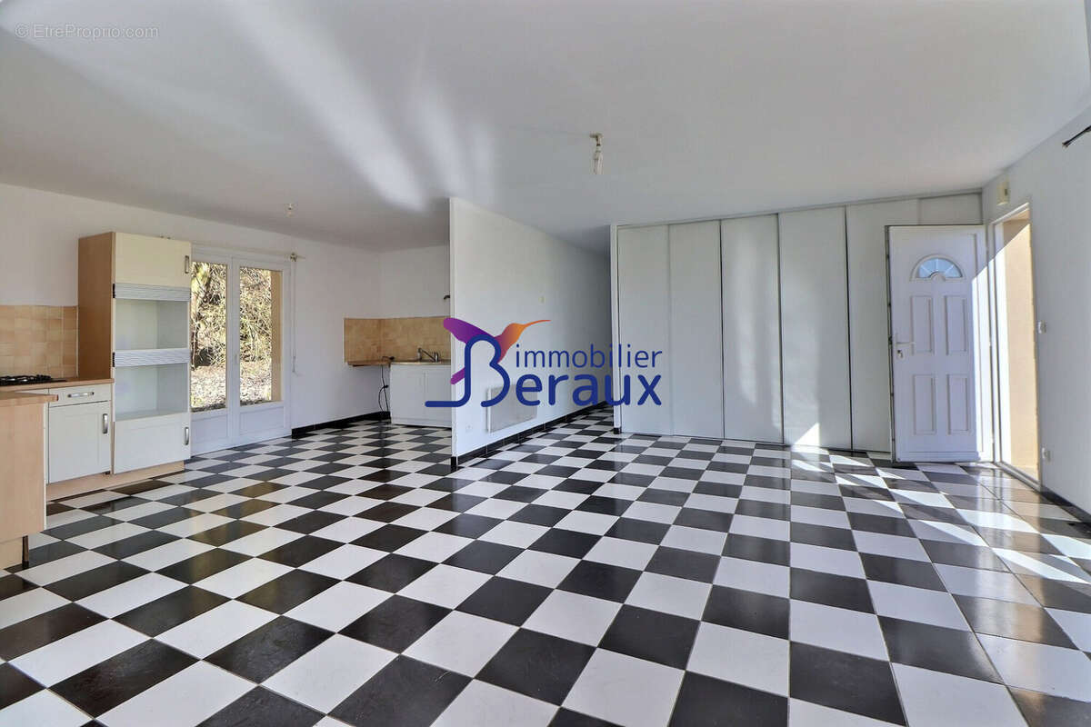 Maison à LE MESNIL-SOUS-JUMIEGES