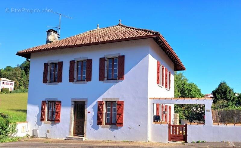 Maison à SAINT-PIERRE-D'IRUBE