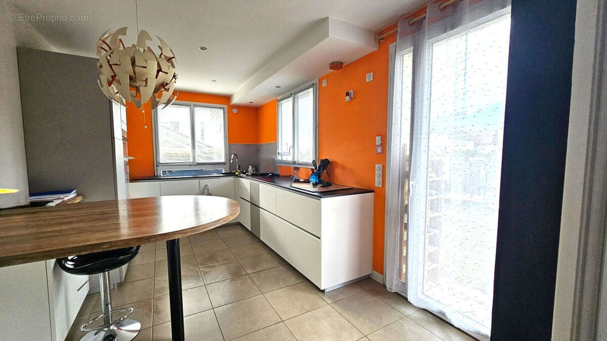 Grande maison familiale rénovée, coeur de ville - photo 4