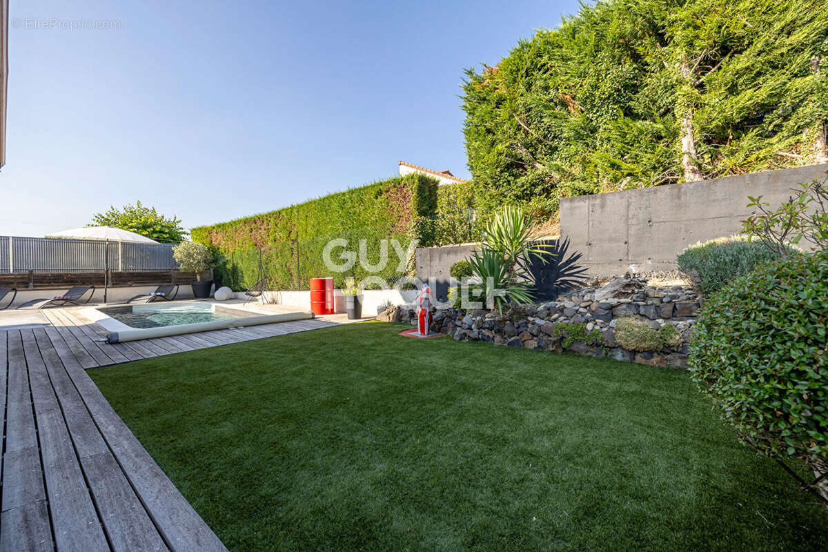 Maison Le Cendre 156 m2 - 4 chambres - Piscine - photo 2