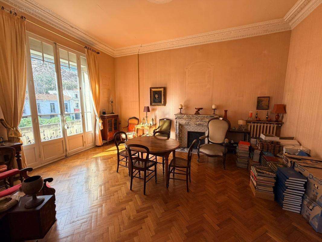 Appartement à MARSEILLE-8E