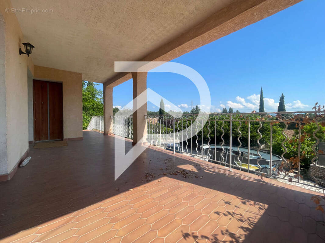 Maison à LE PUY-SAINTE-REPARADE