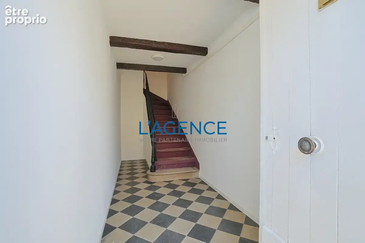 Appartement T4 de 74m2 dans une   résidence entièrement rénovée avec deux places de parkings privatives - photo 8