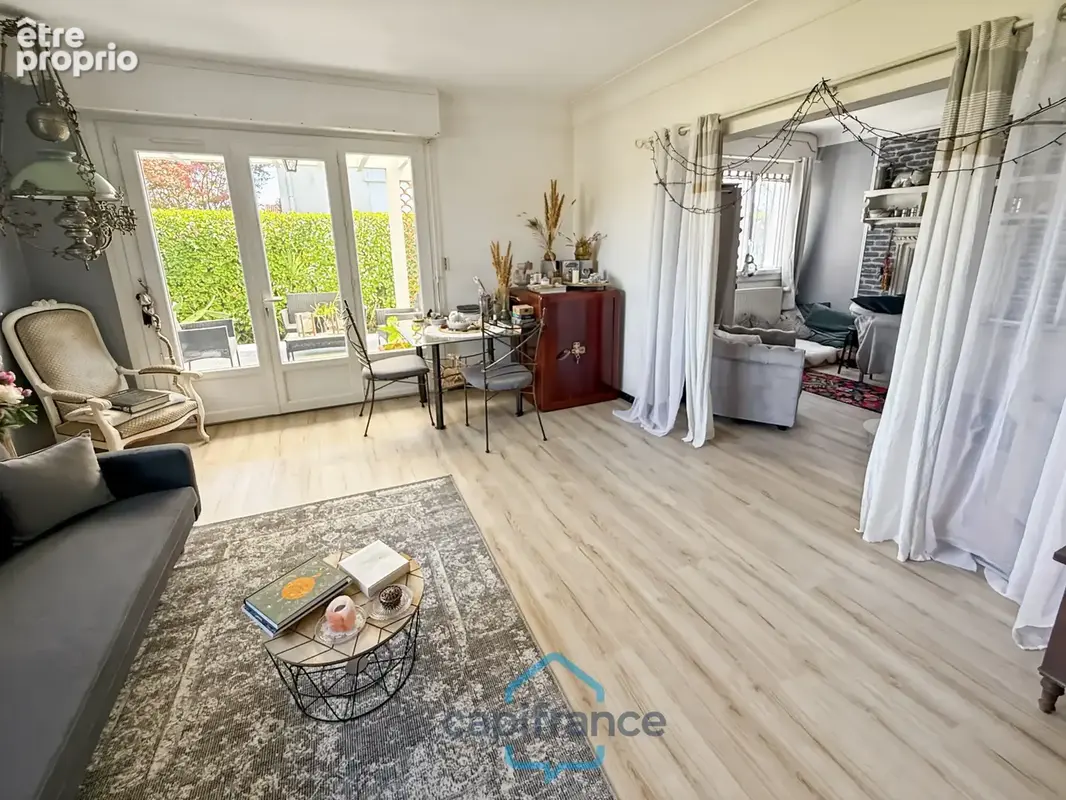 Dpt Gers (32), à vendre RISCLE très belle maison T8 de 220 m² habitables + grand garage et dépendances sur 875 m² de terrain, au - photo 5
