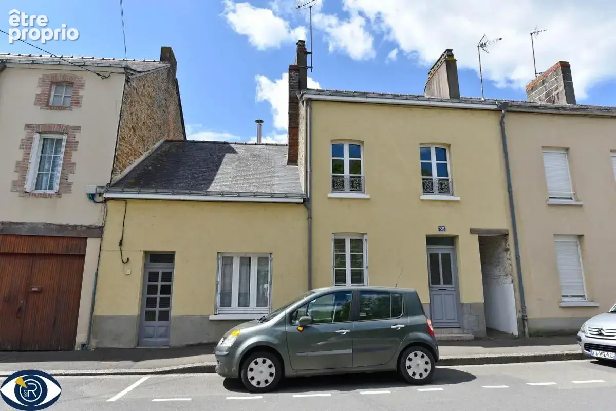 Maison à MONTSURS