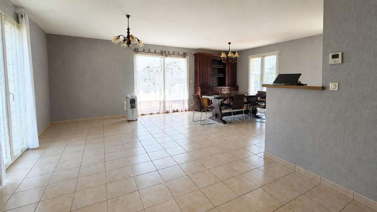 Maison 115 m² à Saint-Front-De-Pradoux  - photo 4