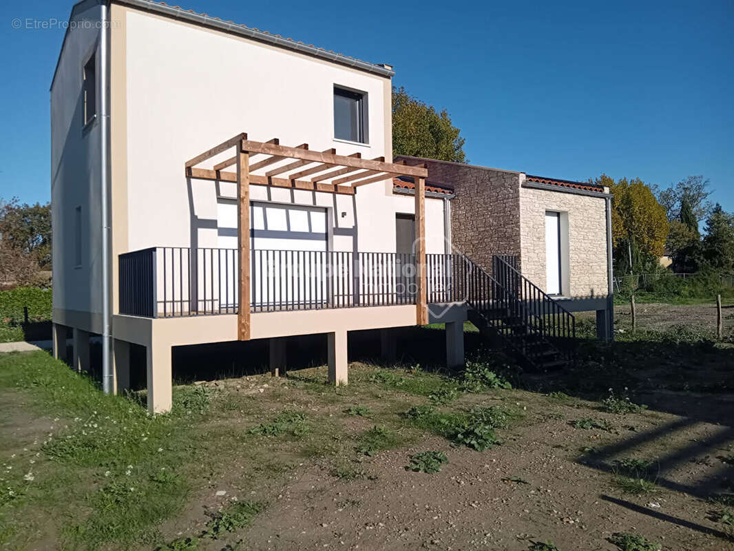 Maison à SAINT-ETIENNE-DU-GRES