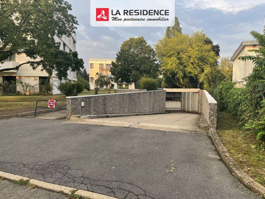 Parking à CONFLANS-SAINTE-HONORINE