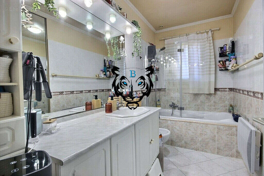 Maison à ROQUEBRUNE-SUR-ARGENS