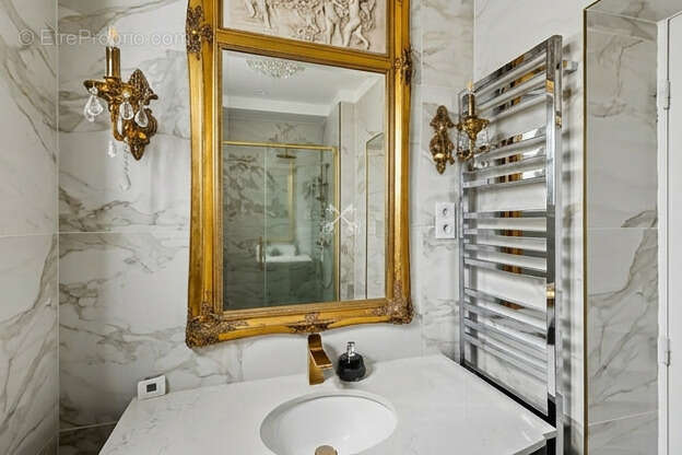 Appartement à PARIS-8E