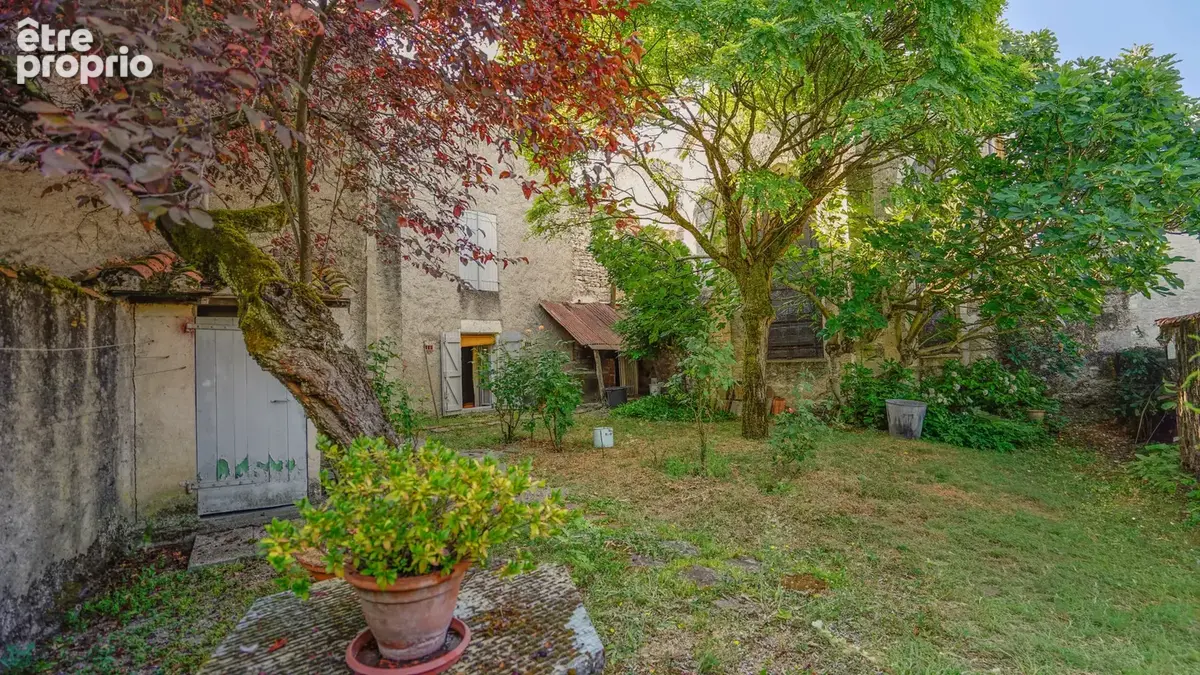 Maison de village en pierre avec jardin, garage et atelier - photo 2