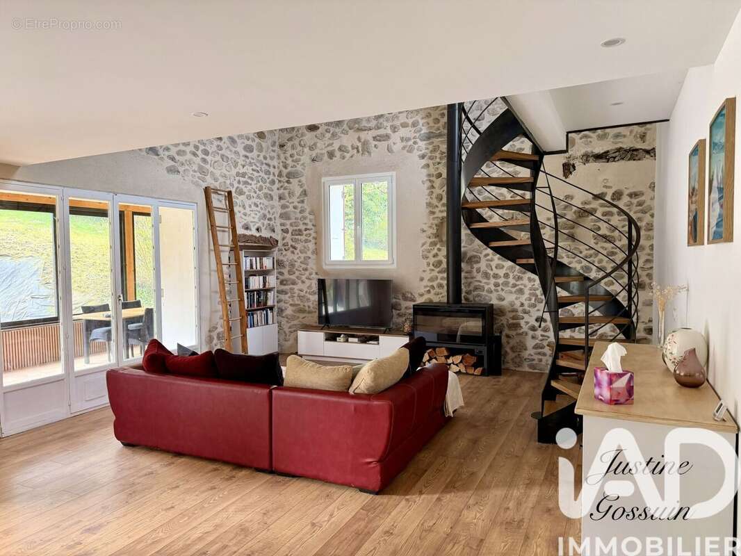 Maison 260 m² à Mesigny  - photo 5