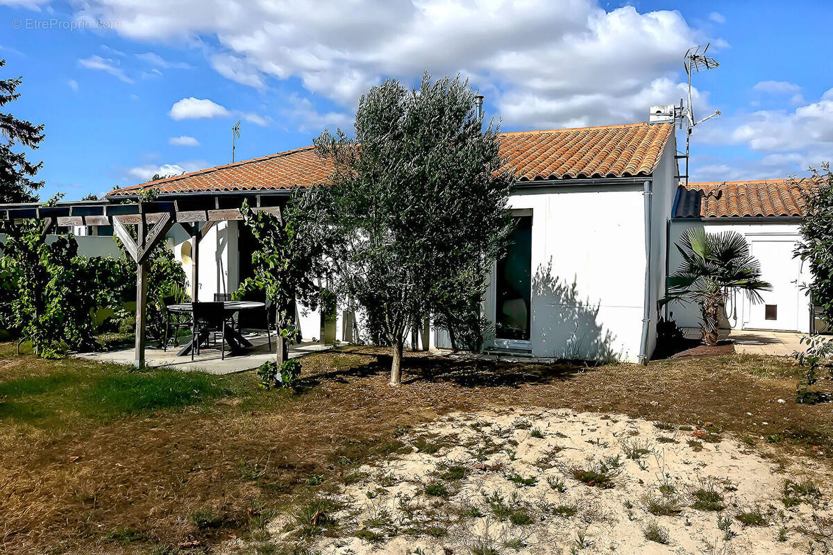Maison à CHARRON