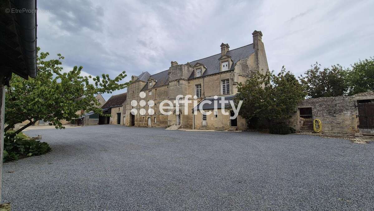 Maison à VIENNE-EN-BESSIN